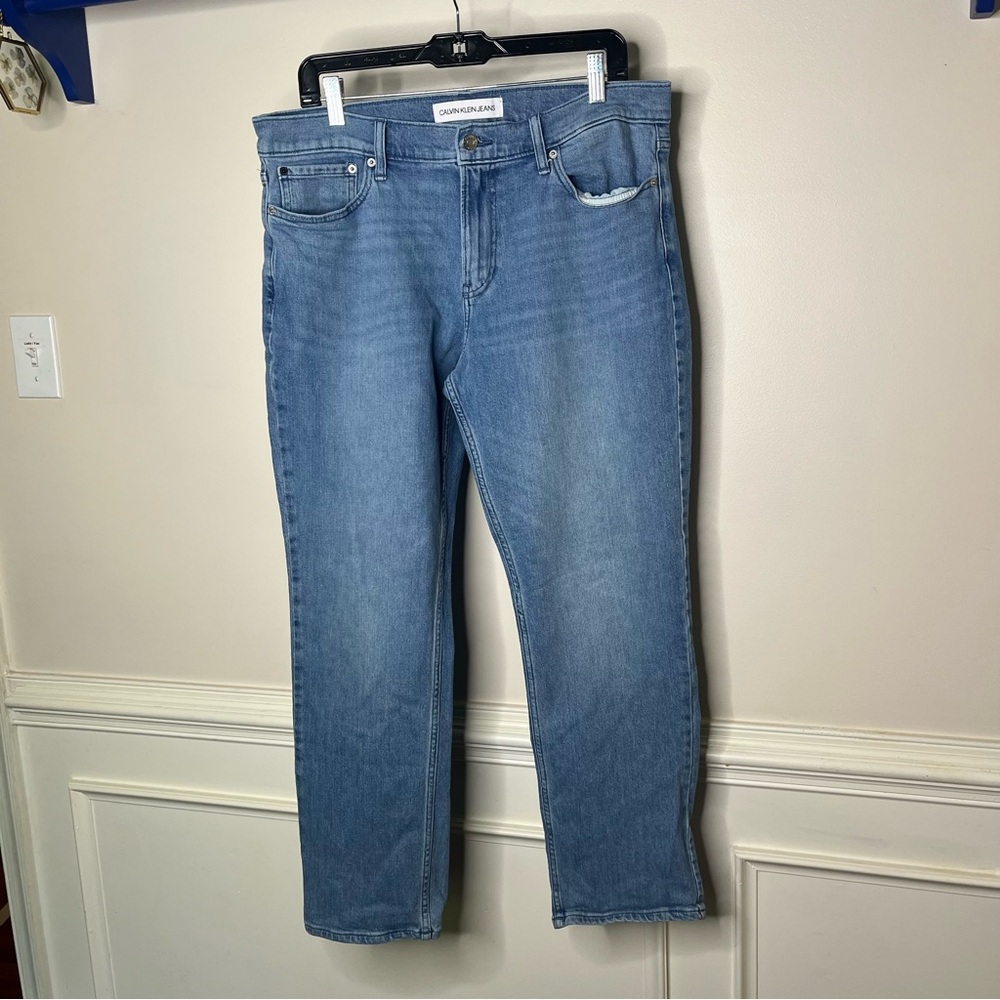 Calvin Klein Men's straight light wash denim Jeans size 34 Waist‎